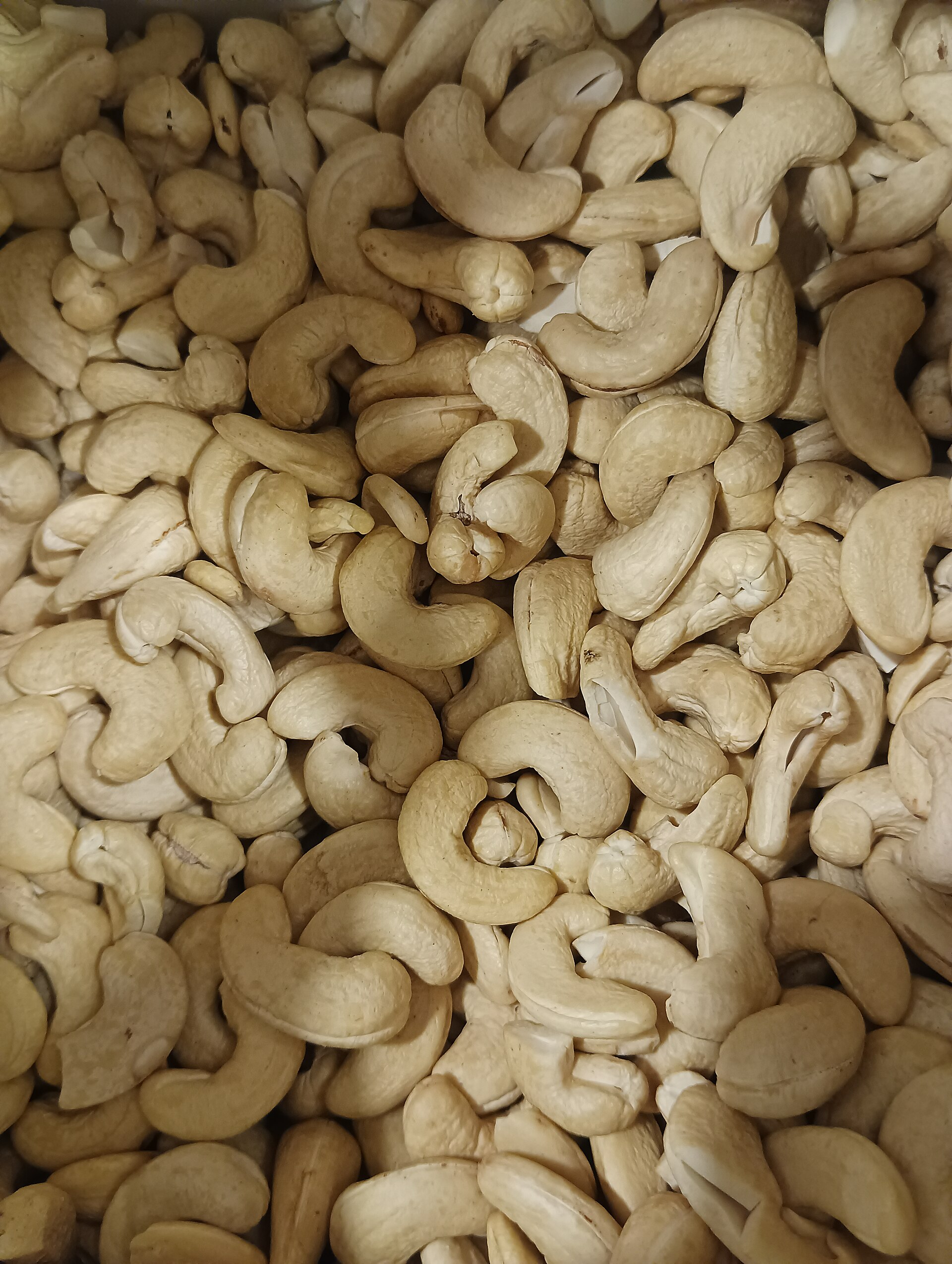 Whole W240 cashew kernels, the house flagship